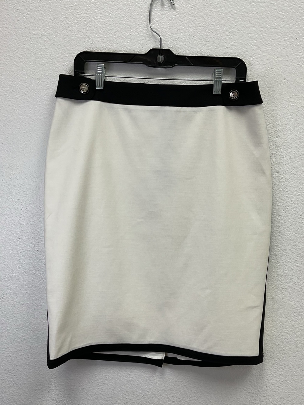 White House Black Market White Pencil Skirt with Black Trim